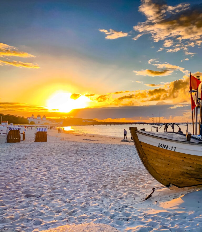 Fischerstrand Binz mit FIscherboot