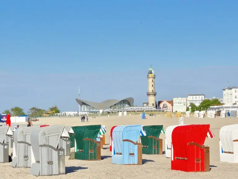 Strandkörbe am Strand von Warnemünde