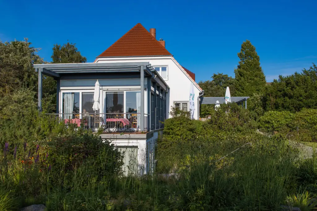Ein Hotel mit Garten an der Ostsee